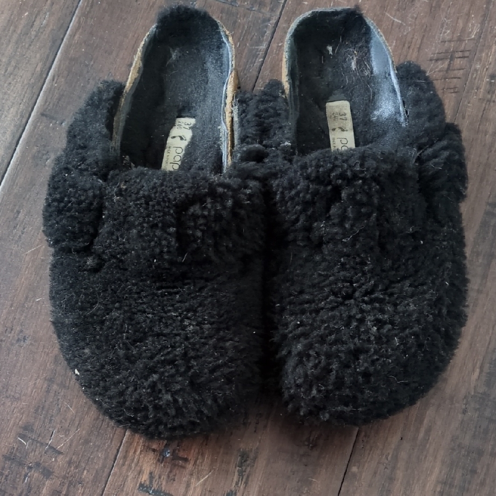Cozy Black Fuzzy Slippers